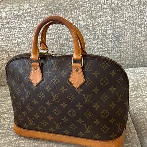 Authentic Louis Vuitton handbag Brown monogram Alma pm pre love .